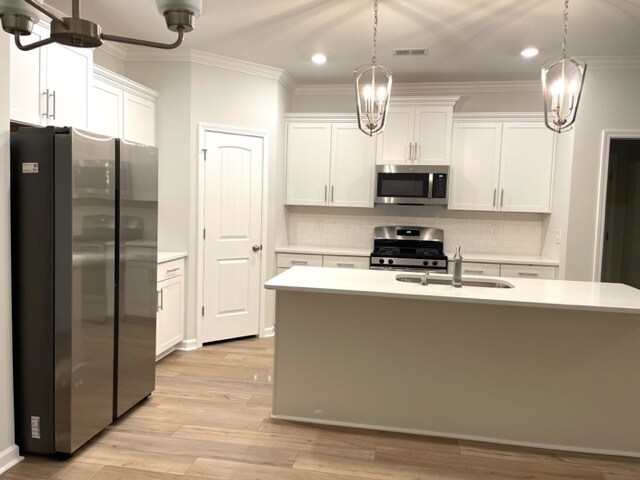 Kitchen - 565 Ludlow Ln