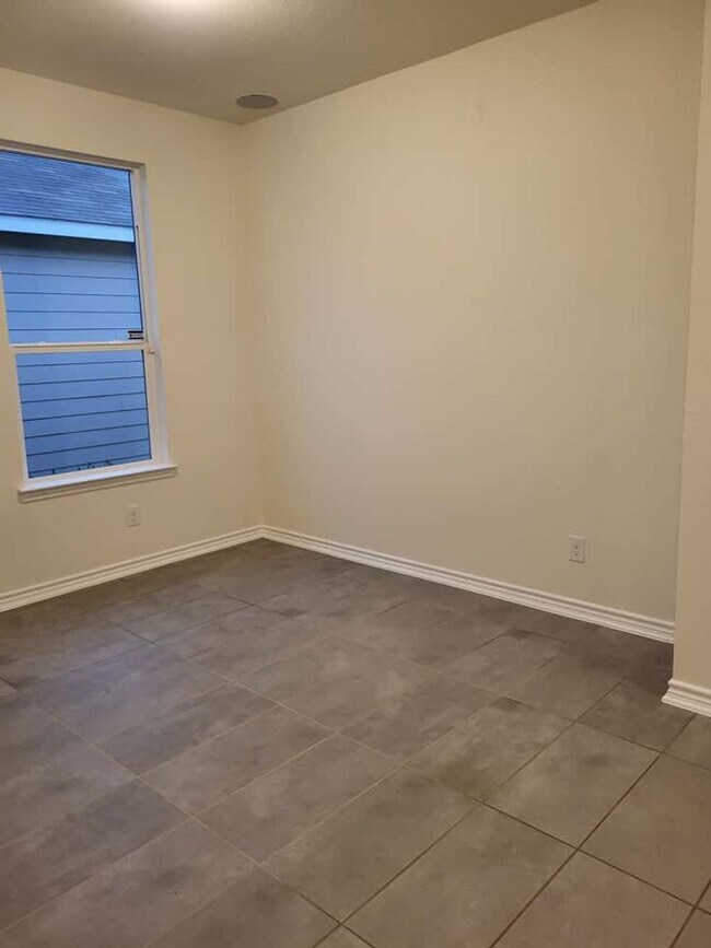 Building Photo - New Home In Cul de sac