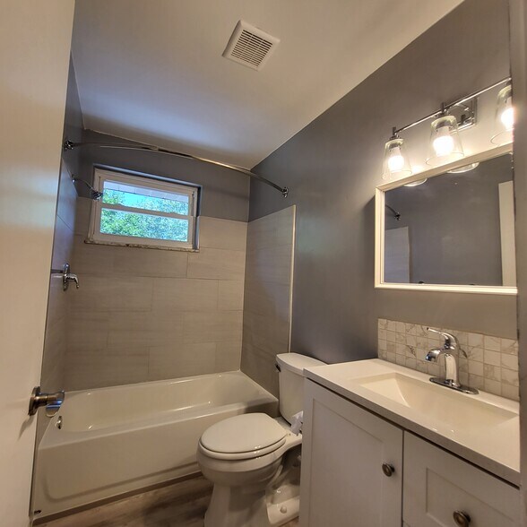 Building Photo - 549 Cumberland Rd