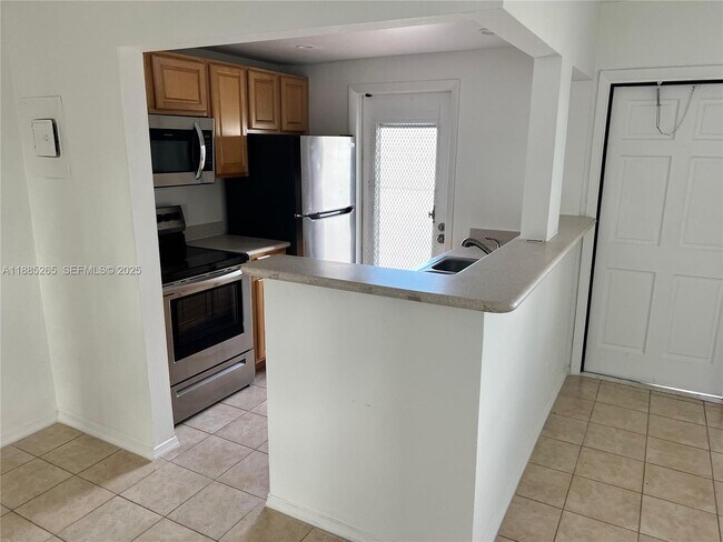 Building Photo - 5050 Bayview Dr