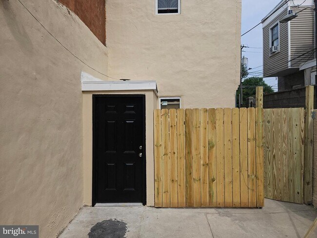 Building Photo - 3008 N 7th St