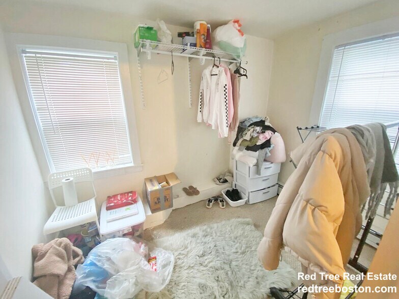 Building Photo - 359 Market St