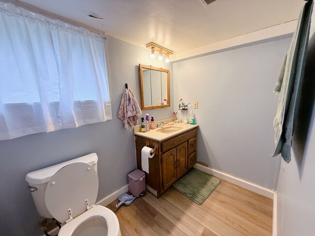 Building Photo - Pre-Leasing for September - 4bed/2bath House