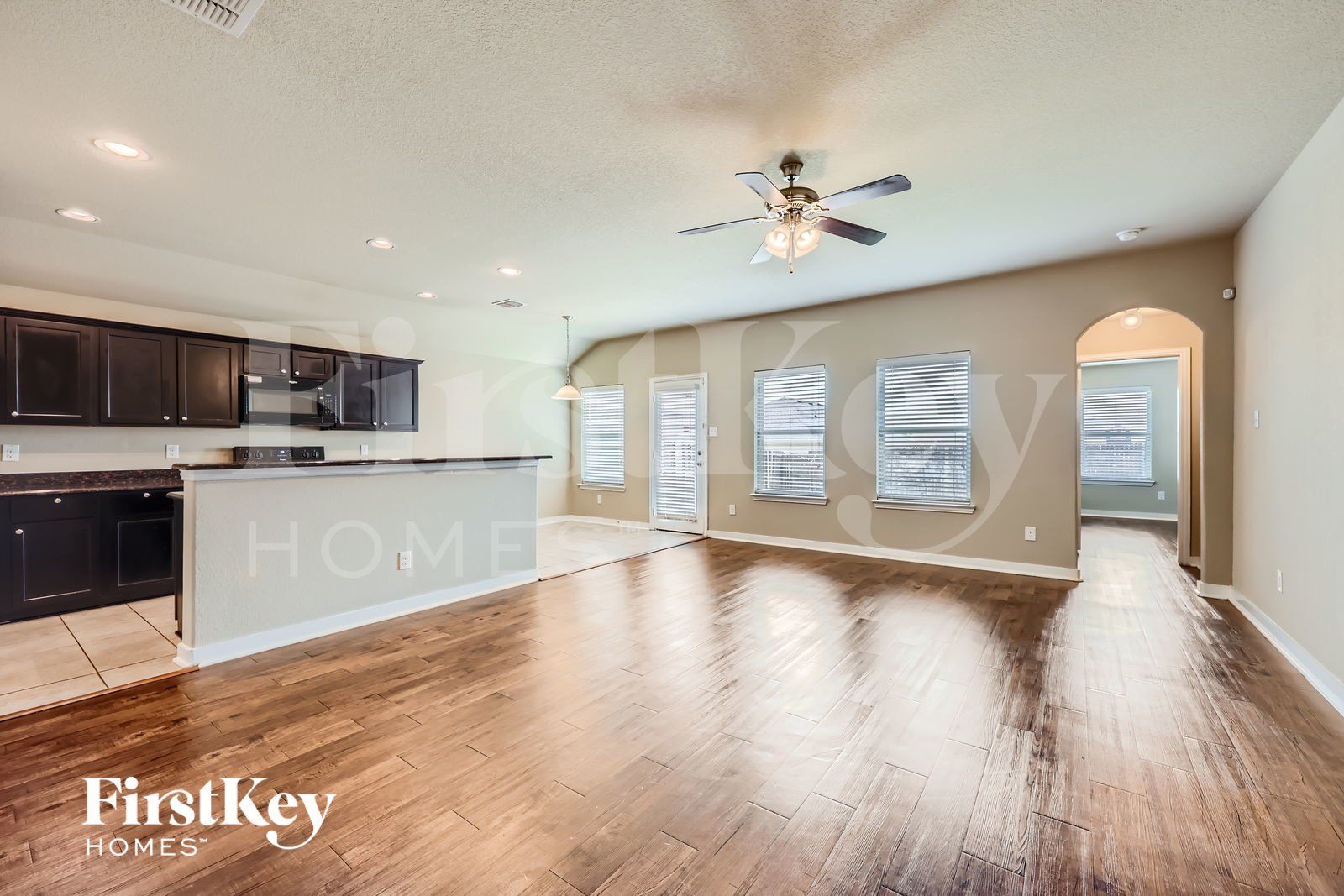 Building Photo - 3613 Cayman Dr