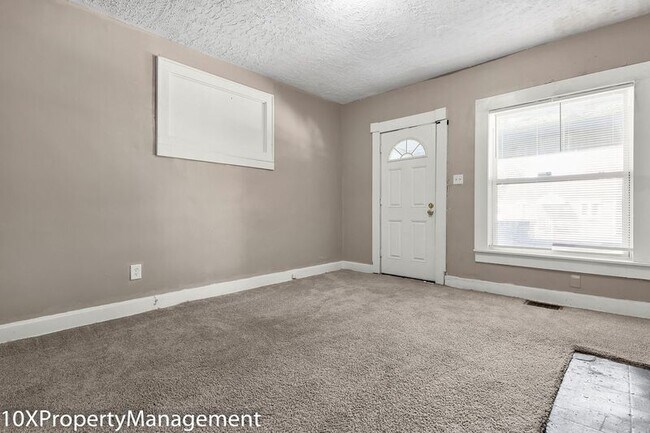 Building Photo - 498 N Champion Ave