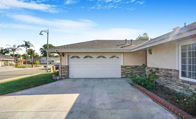 Building Photo - 24121 El Tiradore Cir