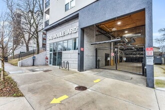 Building Photo - 542 Boulevard