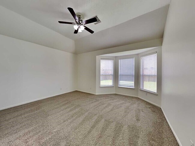 Building Photo - 1120 Sunset Lakes Dr