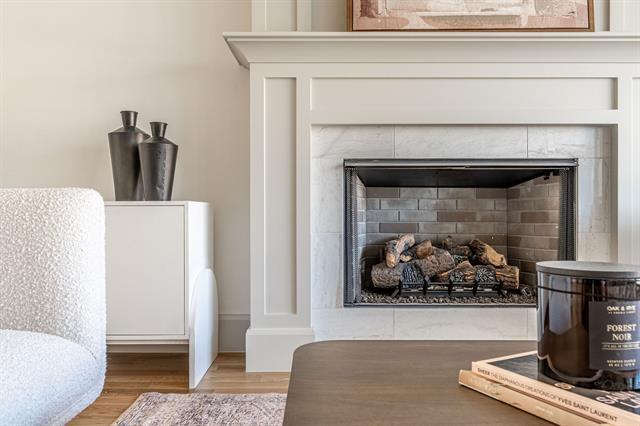 Building Photo - 317 Travis St