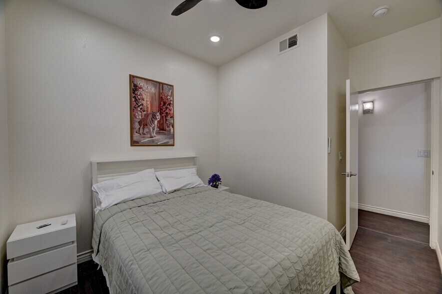 Building Photo - 251 S Green Valley Pky