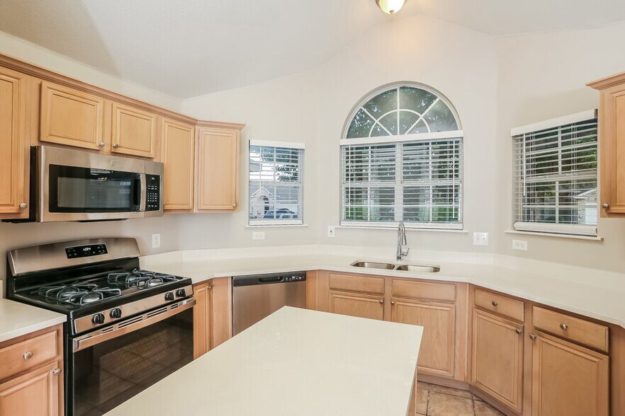 Building Photo - 5628 Indian Hill Dr