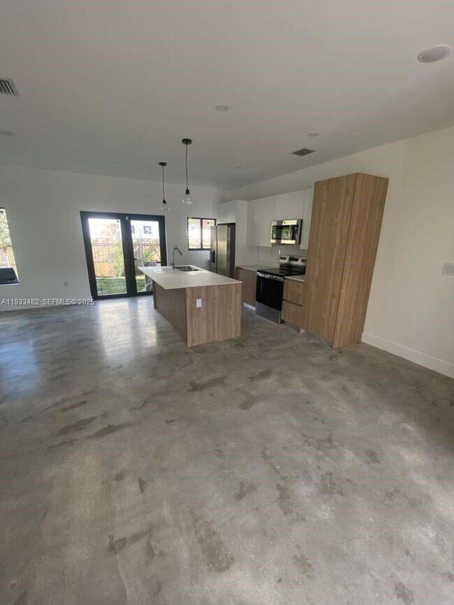 Building Photo - 6233 NW 20th Ave