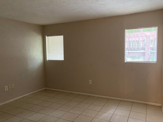 Building Photo - 609 SW 75th St