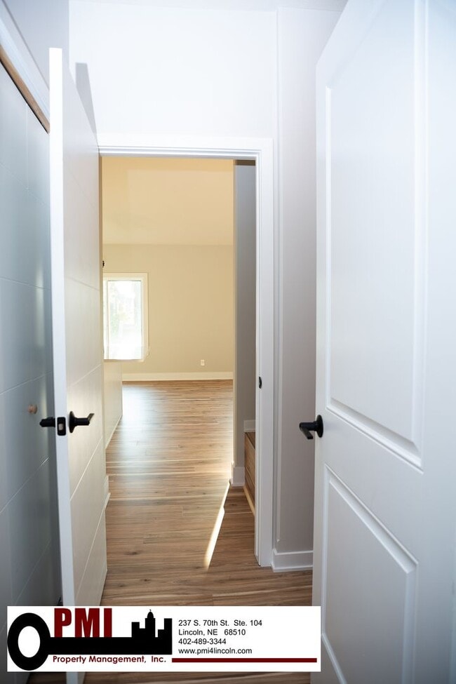 Building Photo - 5 Bedroom 3 bath, beautiful home in North ...
