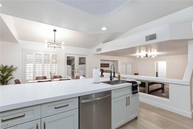 Building Photo - 9762 Silver Dusk Ct