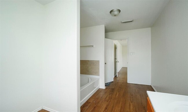 Building Photo - 16755 N Thrasher Dr