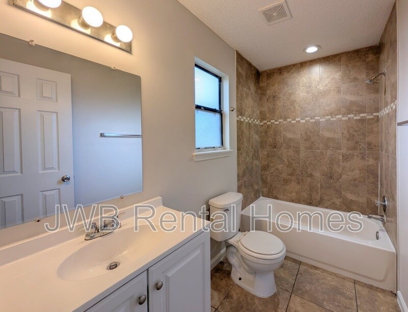 Building Photo - 2358 Scanlon Dr