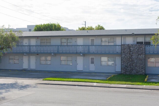 Building Photo - For Rent 1/1 for $1,550 near Miami Interna...