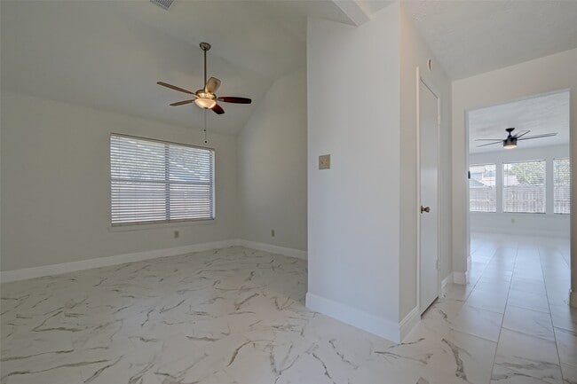 Building Photo - 16015 Surrey Woods Dr