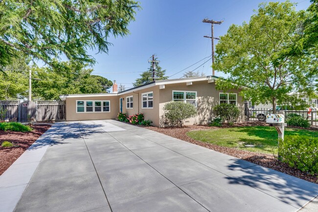 Building Photo - Beautifully Remodeled Home in Prime Cambri...