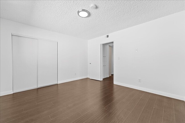 Building Photo - 5709 Hazeltine Ave