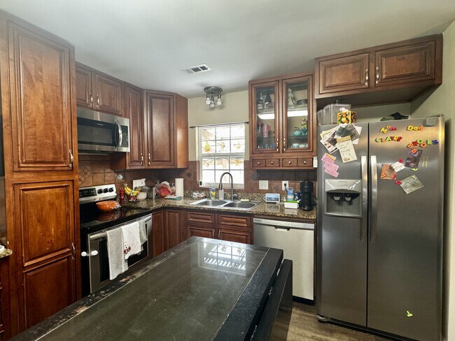 Building Photo - 610 Winchester Rd