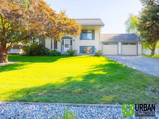 Building Photo - For Rent – Spacious Split-Level Home with ...