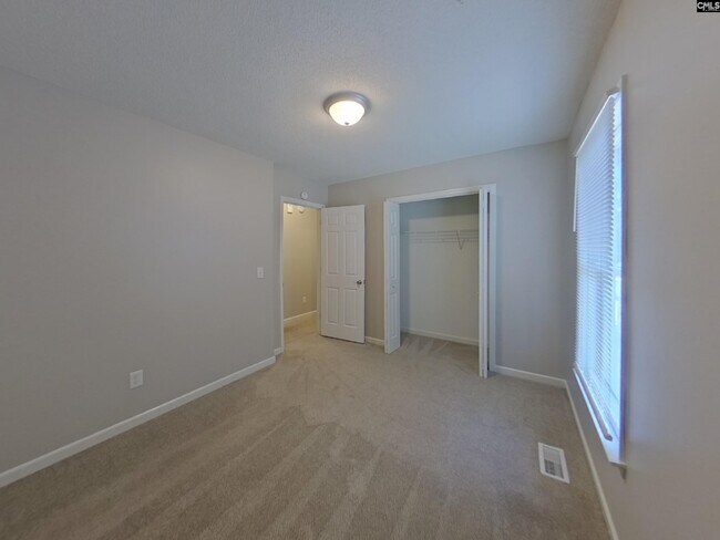 Building Photo - 116 Glenshannon Dr