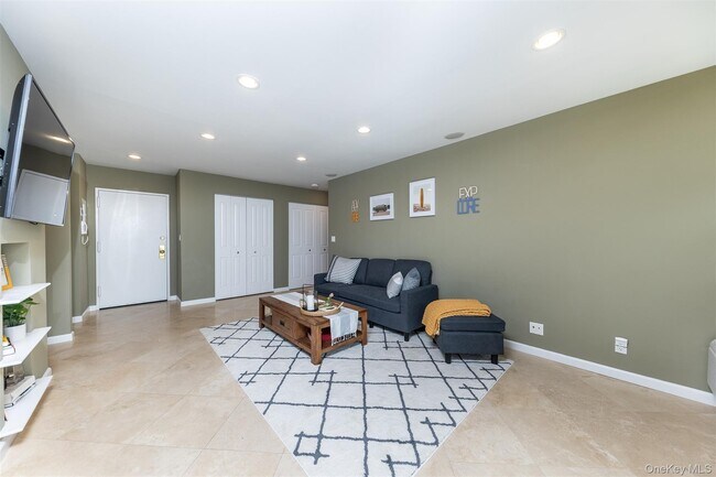 Building Photo - 2 Richmond Rd