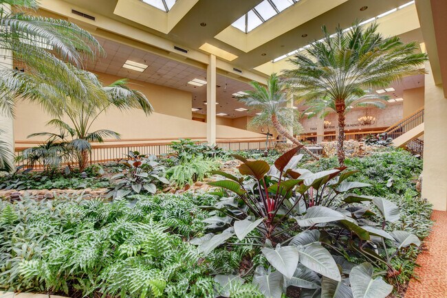 Building Photo - 7076 Huntington Ln