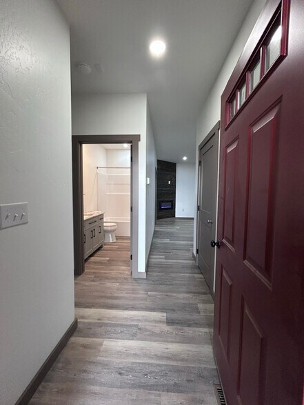 Building Photo - 25 Fools Gold Ln