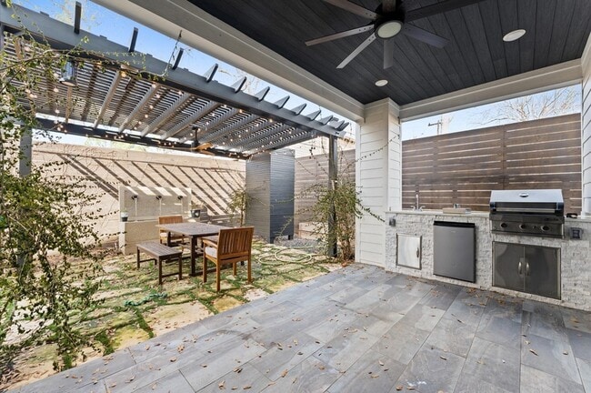 Building Photo - 1425 Adkins Rd
