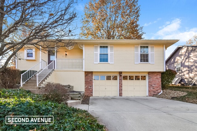 Building Photo - 716 SE Shamrock Ln