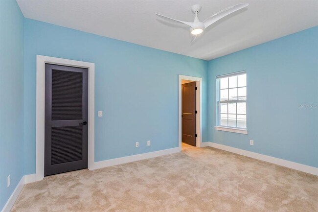 Building Photo - 8276 Modiano St