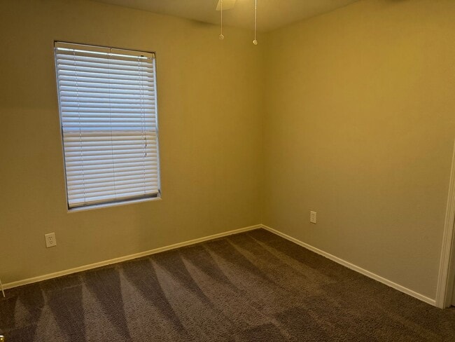 Building Photo - Fantastic 3-bedroom, 2-bathroom townhome  --  1/2 off first month's rent