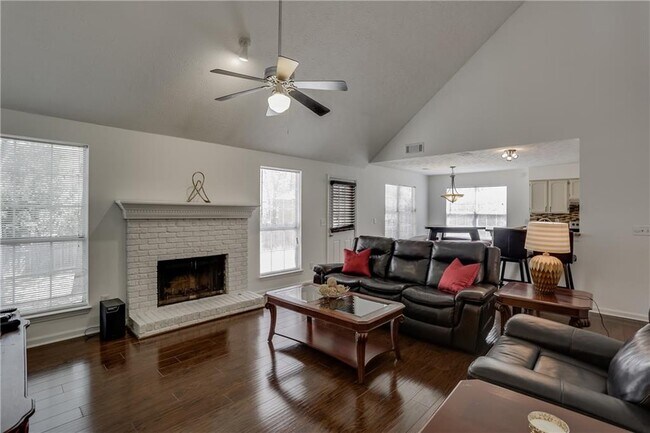 Building Photo - 4201 E Meadow Dr