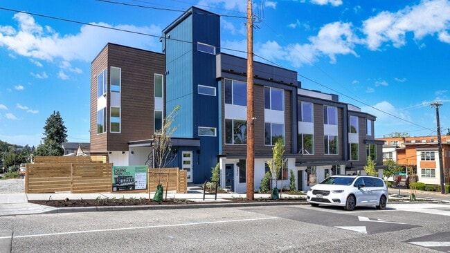 Building Photo - Modern Mount Baker Living