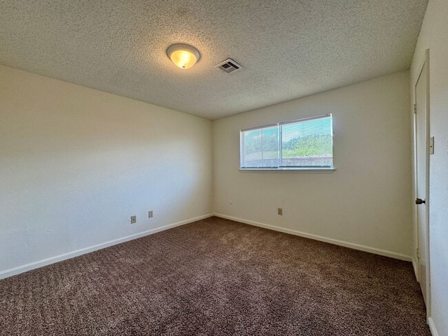 Building Photo - Duplex