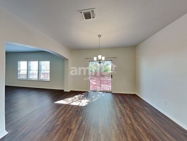 Building Photo - 318 Roswell Cyn