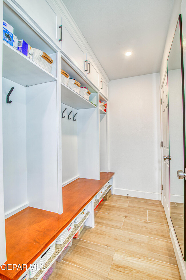 Building Photo - 6205 Brisa Del Mar Dr