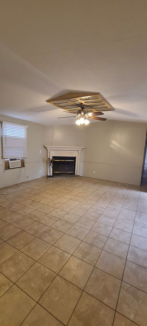 Building Photo - Single Wide Mobile Home