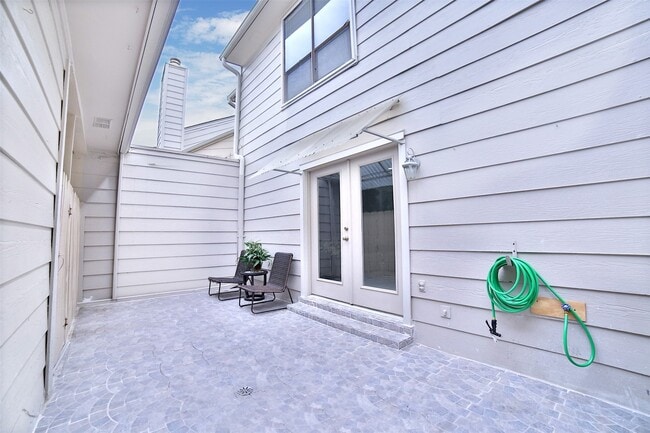 Building Photo - 727 Bunker Hill Rd