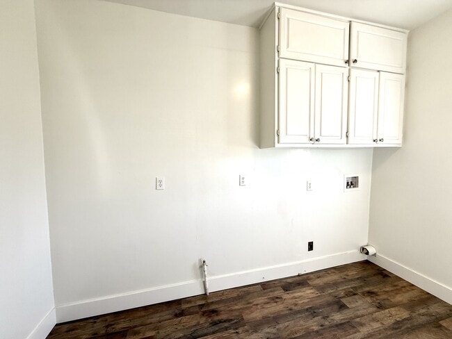 Building Photo - 518 3rd Ave NW