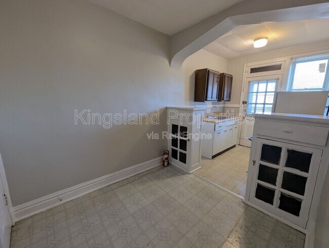 Building Photo - 3862 S Spring Ave