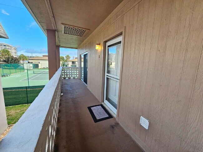 Building Photo - Cocoa Beach Condo