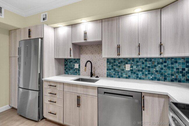 Building Photo - 2851 S Ocean Blvd