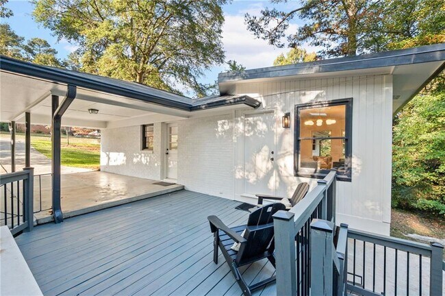 Building Photo - 3867 Hillcrest Dr SE