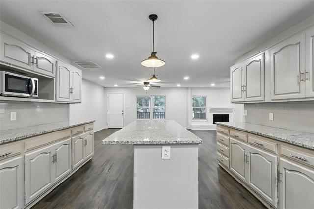 Building Photo - 9337 Heron Dr