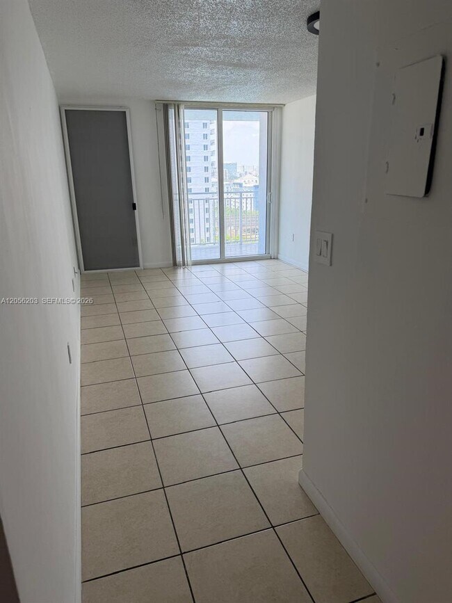 Building Photo - 800 N Miami Ave