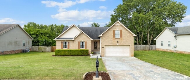 Primary Photo - Beautiful Clarksville Home - Great Location!